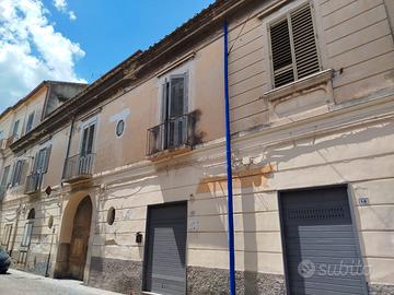 Appartamento in corte di 3 vani e posto auto