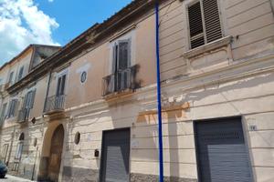 Appartamento in corte di 3 vani e posto auto