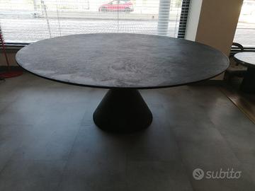 tavolo rotondo DESALTO CLAY in pietra lavica d180 