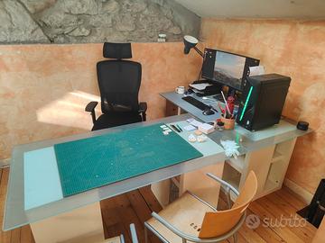 Scrivania in vetro e strutture