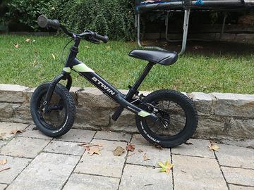 lotto 2 bici bimbo  senza pedali e bimba con rote