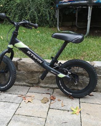 lotto 2 bici bimbo  senza pedali e bimba con rote