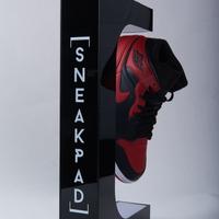 Sneakpad: espositore per scarpe con levitazione