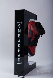 Sneakpad: espositore per scarpe con levitazione