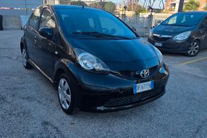 TOYOTA AYGO CON SOLI 140 MILA KM NEOPATENTATI 