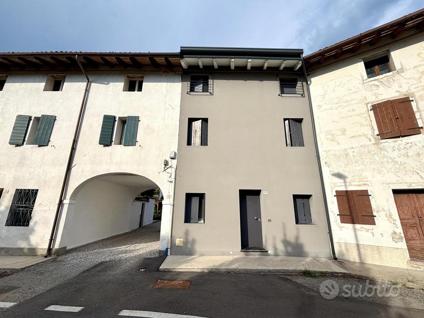 VILLA A SCHIERA BICAMERE: stile, calore e intim... - Vista 3