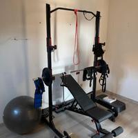 Bilancieri con pesi e attrezzi palestra