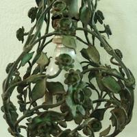 Lampadario in ferro con fiorellini