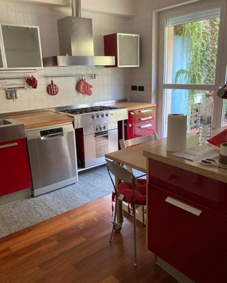 Cucina Euromobil con tavolo allungabile