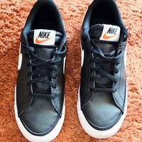 scarpe Nike numero 39 colore nero e bianco