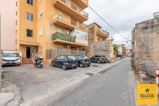 3 vani con terrazzo e posti auto zona Pallavicino