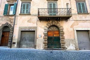3 LOCALI A VETRALLA