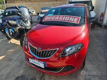 Lancia Ypsilon 1.0 FireFly Hybrid Ecochic Silver 1