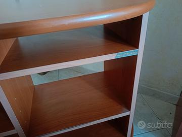 Mobile TV o oggetti con ante in vetro