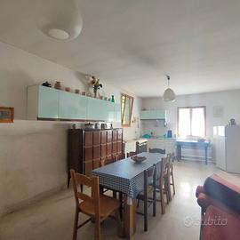 RUSTICO CON 7000 Mq. DI TERRENO PIANEGGIANTE