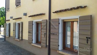 Attività / Licenza di 312 m² con 3 locali a San Ze