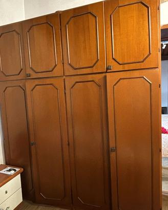 Armadio in legno massello – stile classico