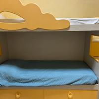 letto a castello con materassi da una piazza