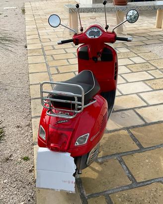 Vespa 300 gts