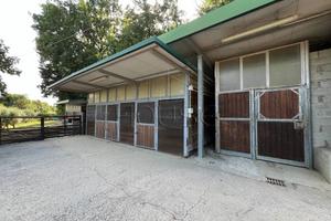 Attività / Licenza di 6762 m² con più di 5 locali 