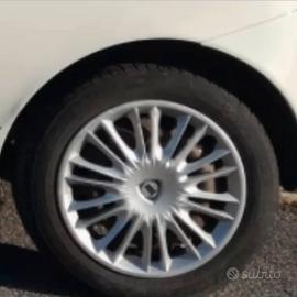Cerchi in ferro 15” con borchie nuove lancia