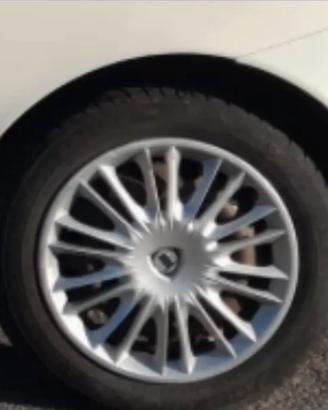 Cerchi in ferro 15” con borchie nuove lancia