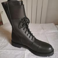 Anfibi  in pelle  n. 46