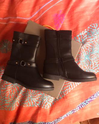 Stivaletti in pelle Bata