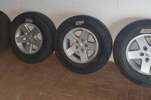 Gomme termiche Nokian 245/75 R17 e cerchi Jeep  JK