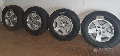 Gomme termiche Nokian 245/75 R17 e cerchi Jeep  JK