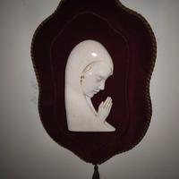 bassorilievo  in ceramica Vergine Maria