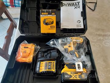 avvitatore a percussione DEWALT 