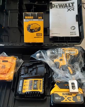 avvitatore a percussione DEWALT 