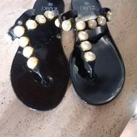 ciabatte infradito cn decorazione in perle.