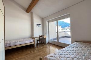 Luminosa doppia ad uso singola con terrazzo da set