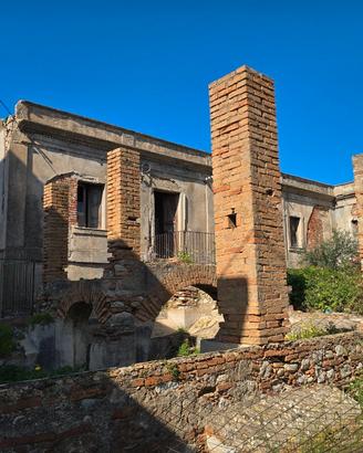 Antico Casale Su 2Livelli + 700 Mq Di Corte Bocale