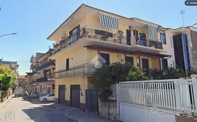 4 LOCALI A GRUMO NEVANO