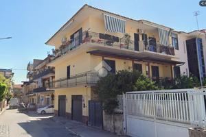 4 LOCALI A GRUMO NEVANO