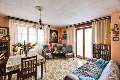 Appartamento di 103 m² con 3 locali e posto auto a