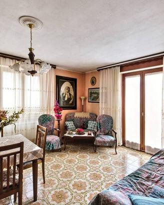 Appartamento di 103 m² con 3 locali e posto auto a