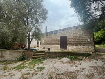 Proprietà con grotta naturale