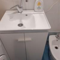 Mobile bagno con lavabo
