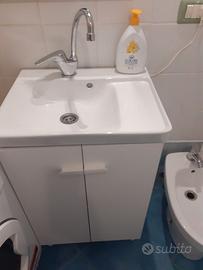 Mobile bagno con lavabo