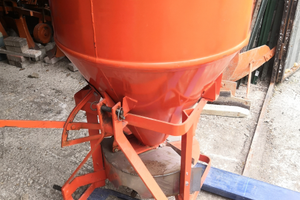 Spargi concime trattore