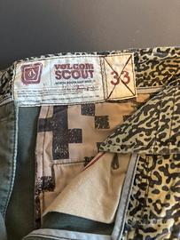 Bermuda uomo color verde militare