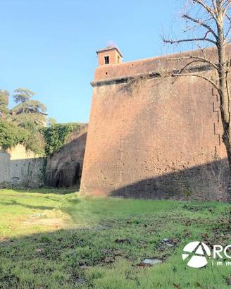 Palazzo / Stabile di 325 m² con più di 5 locali a 