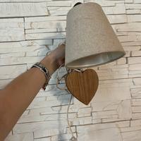 lampada com cuore in legno