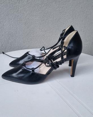 Décolleté punta nera con lacci alla caviglia