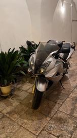 Honda VFR - 2004