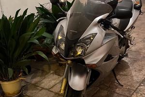 Honda VFR - 2004